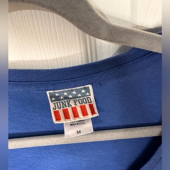 NY Knicks Basketball V-Neck Tee Junk Food Size Medium - Picture 2 of 2